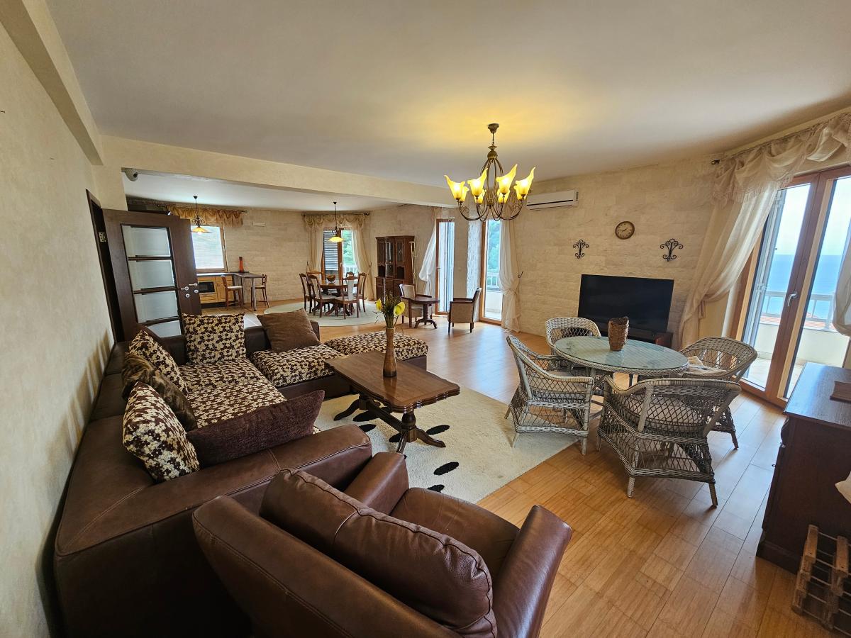 Troiposoban stan u Budvi, 146m²