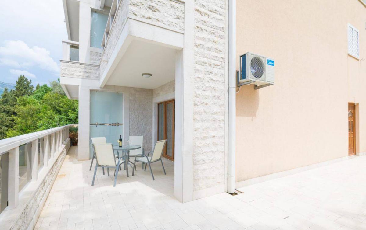 Jednoiposoban stan u Tivtu, 87m² 6