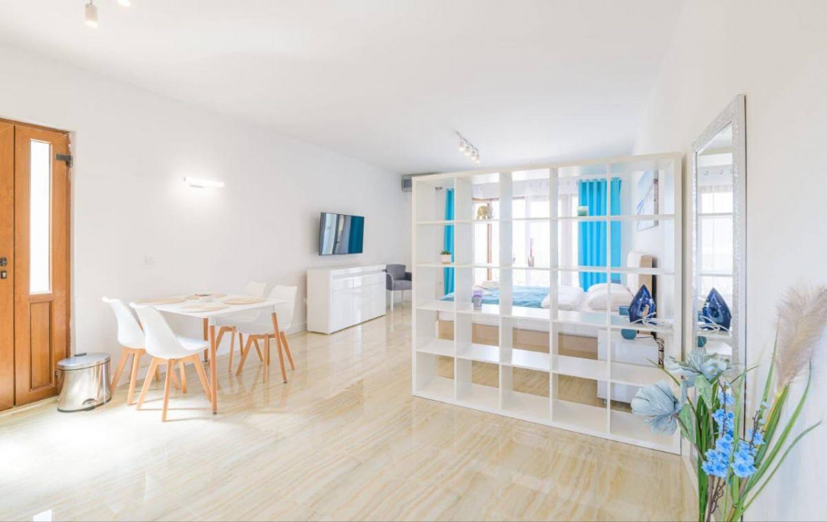 Jednoiposoban stan u Tivtu, 87m² 8