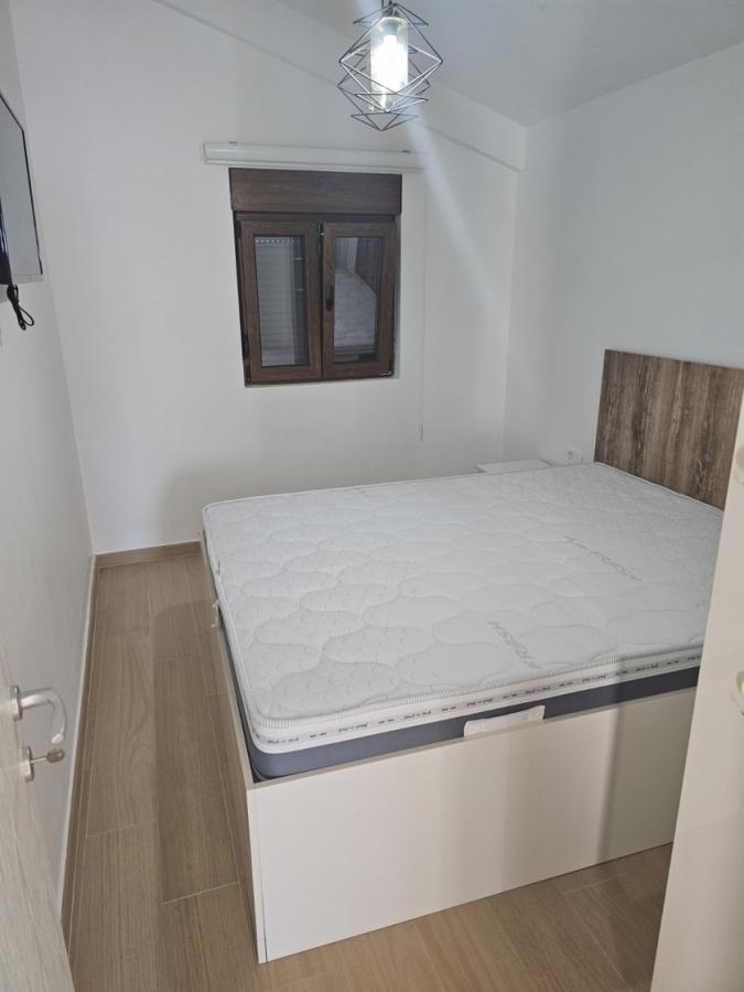 Dvosoban stan za izdavanje-Tivat 3