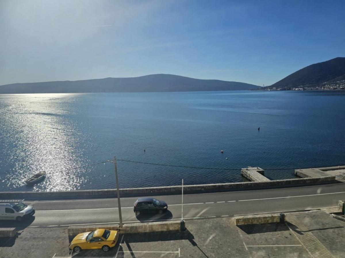 Dvosoban stan za izdavanje-Tivat 5