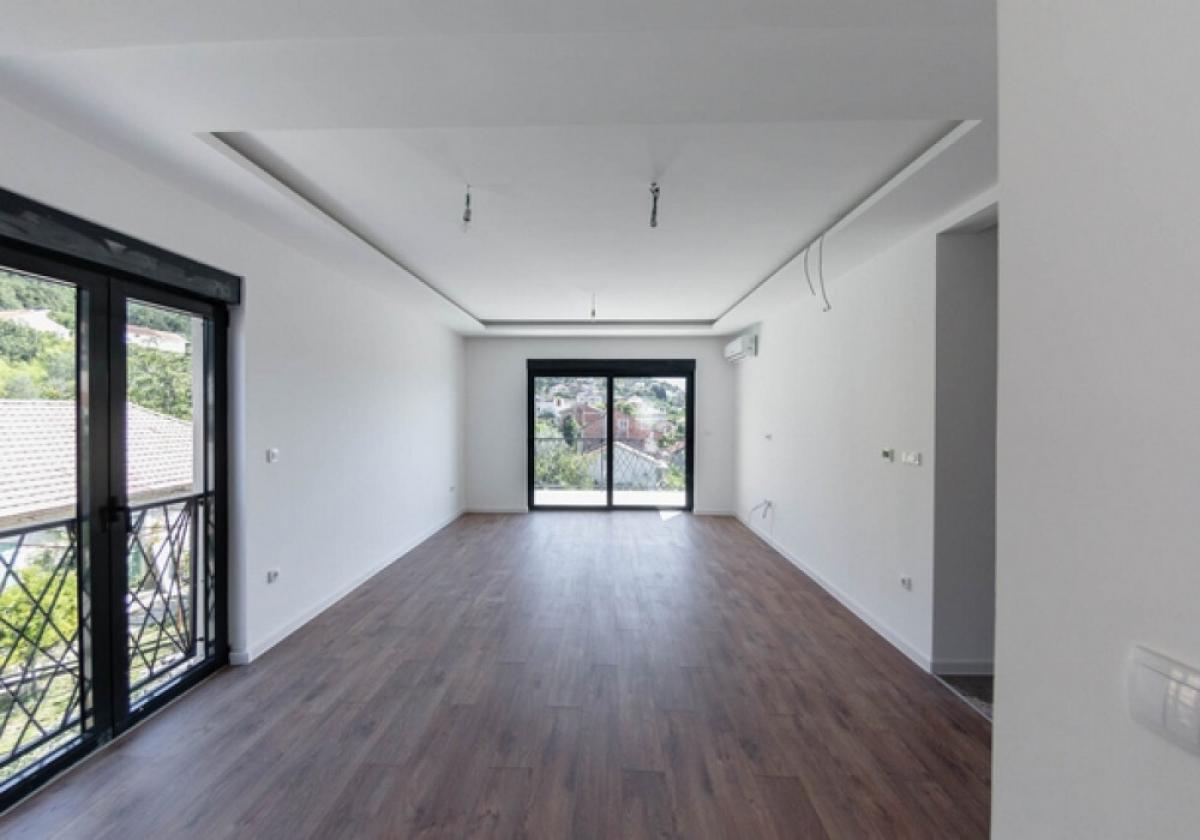 Three-bedroom apartment, Tivat 3