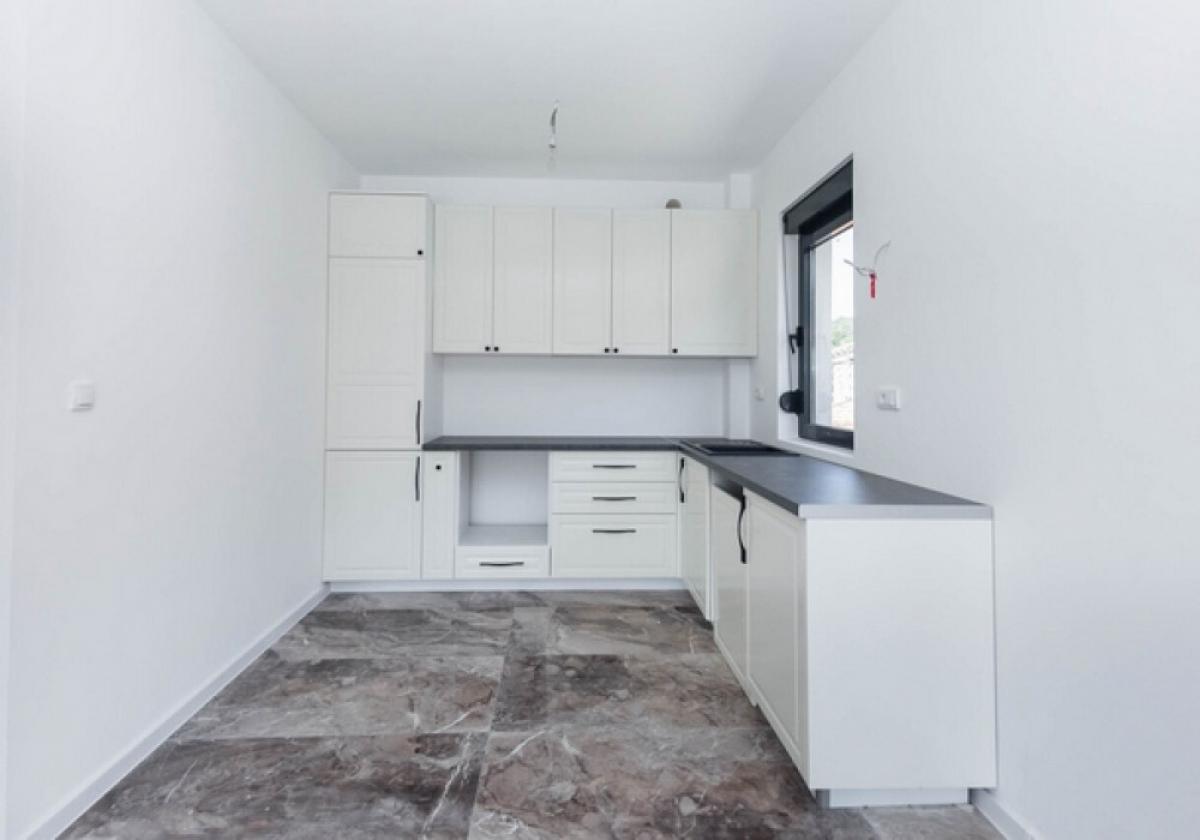Three-bedroom apartment, Tivat 4