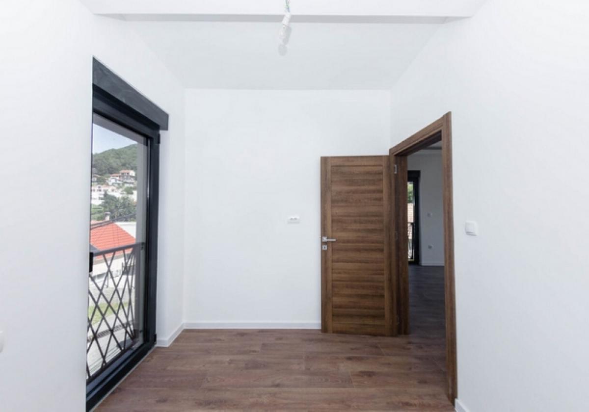 Three-bedroom apartment, Tivat 5