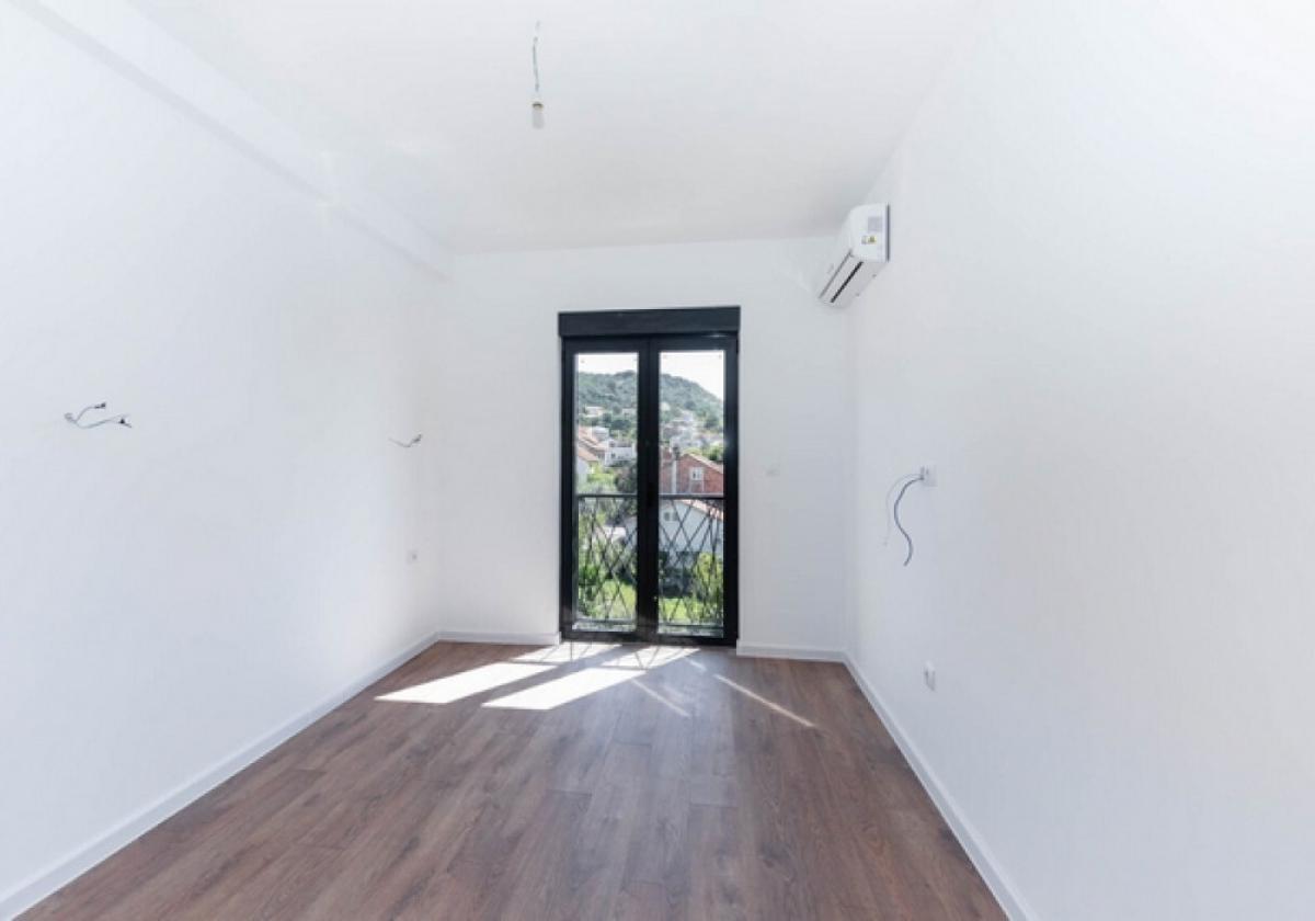 Three-bedroom apartment, Tivat 6