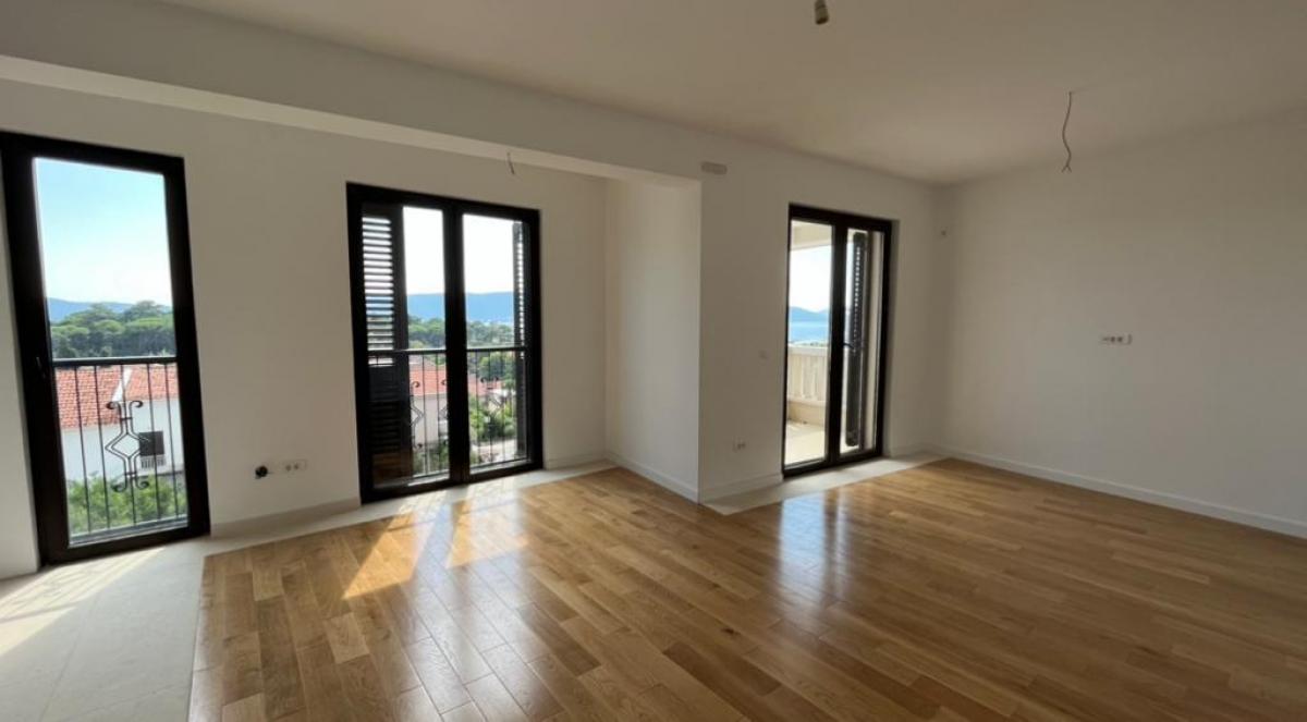 Two-bedroom apartment in Tivat, Podkuk 2