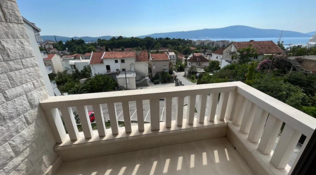 Two-bedroom apartment in Tivat, Podkuk 3