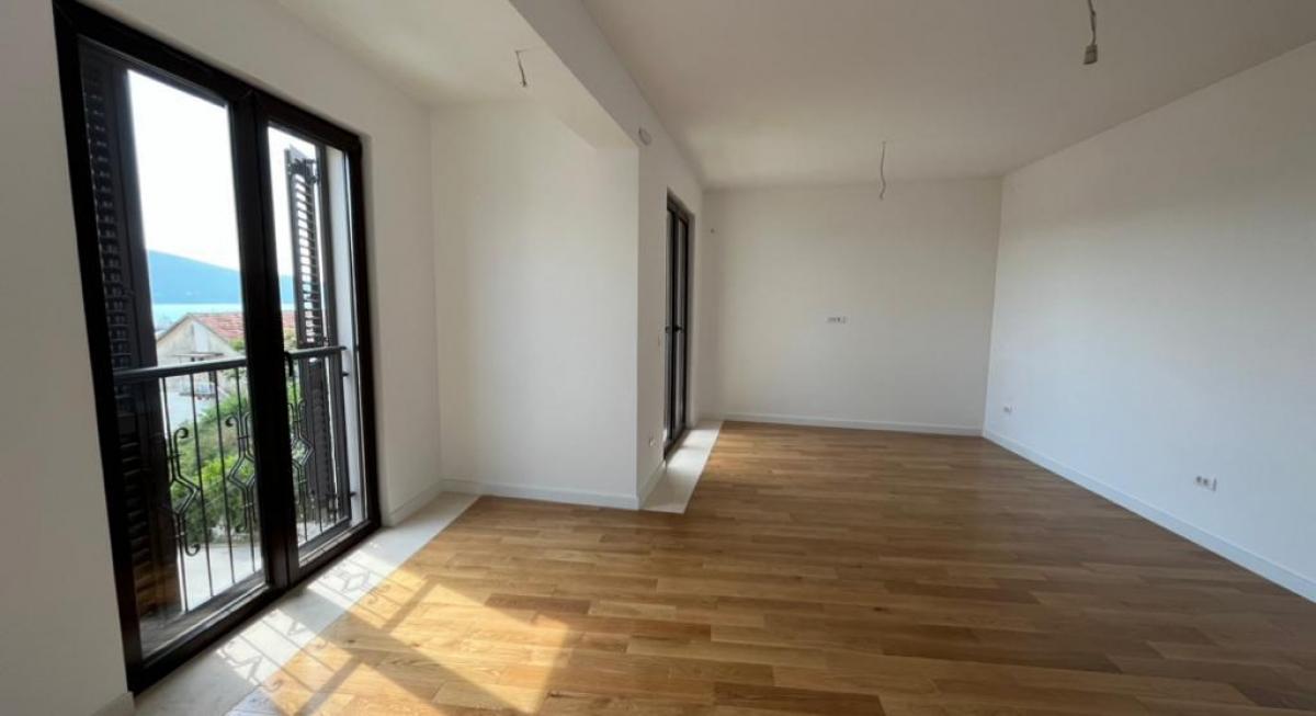 Two-bedroom apartment in Tivat, Podkuk 4