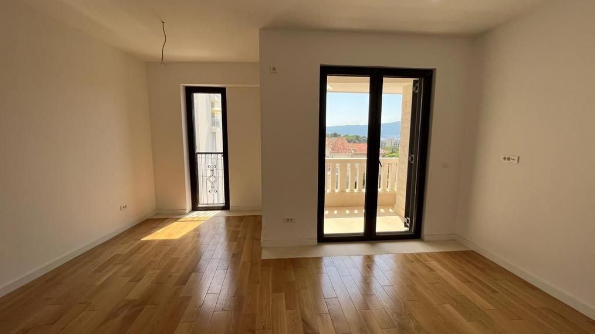 One-bedroom apartment in Podkuk, Tivat 2