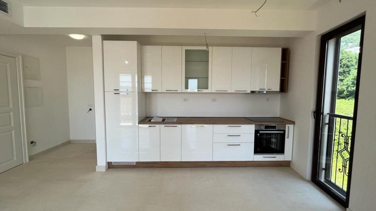 One-bedroom apartment in Podkuk, Tivat 3