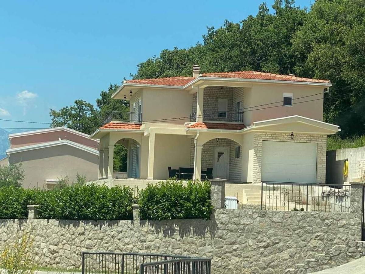 Četvorosoban stan u Kotoru, 240m²