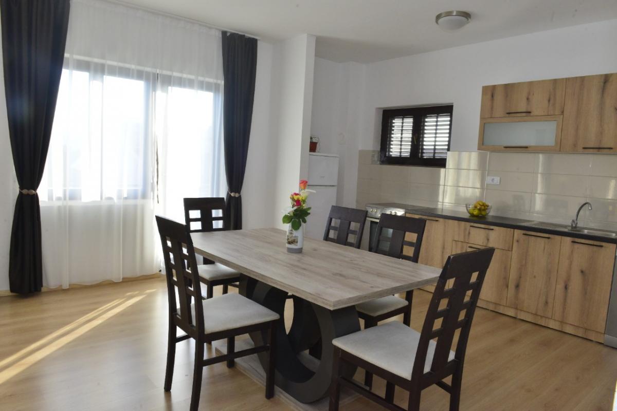Četvorosoban stan u Kotoru, 218m² 4