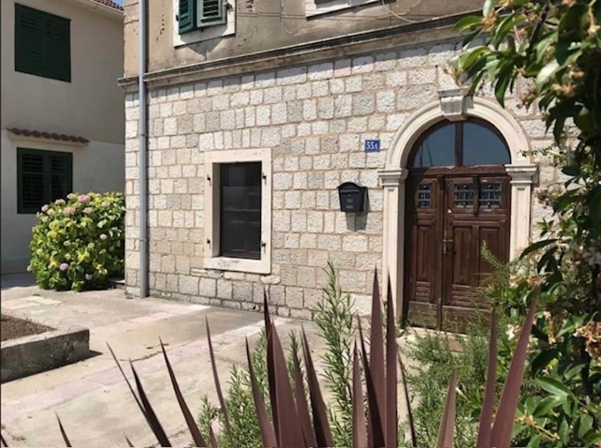 Poslovni prostor u Tivtu, 68m²