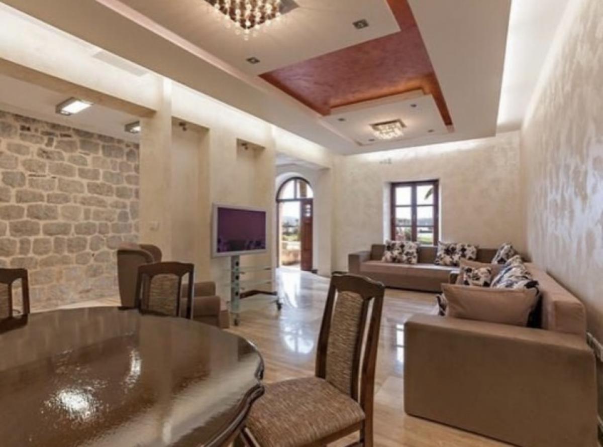 Poslovni prostor u Tivtu, 68m² 2