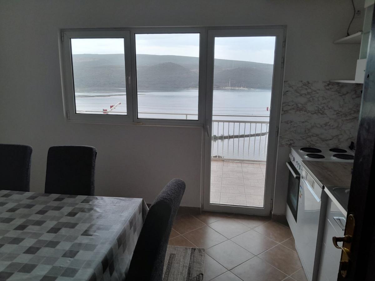For Rent: Spacious, Renovated, and Beautifully Furnished Three-Bedroom Apartment. 8