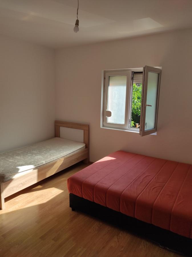 Spacious Three-Bedroom Apartment in Seljanovo, Tivat. 4