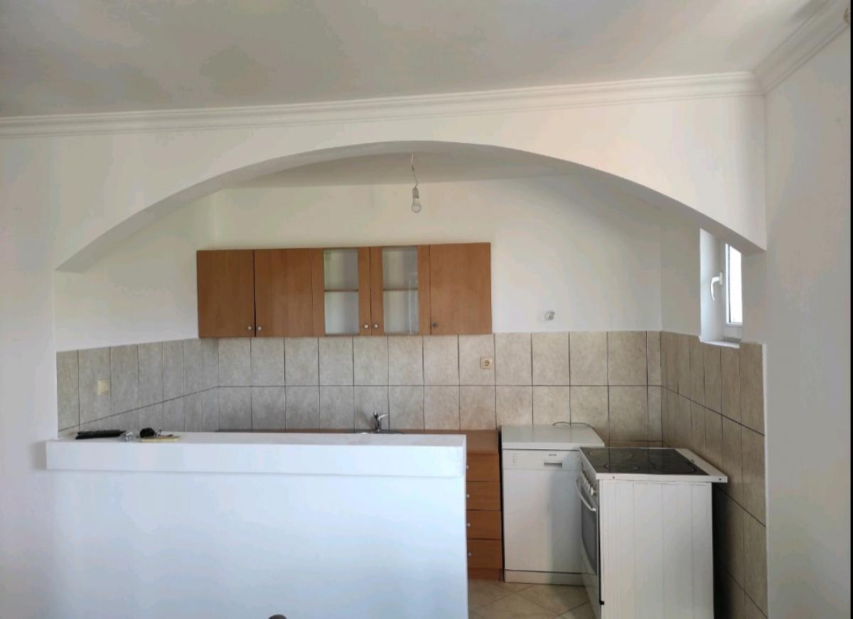 Spacious Three-Bedroom Apartment in Seljanovo, Tivat. 5
