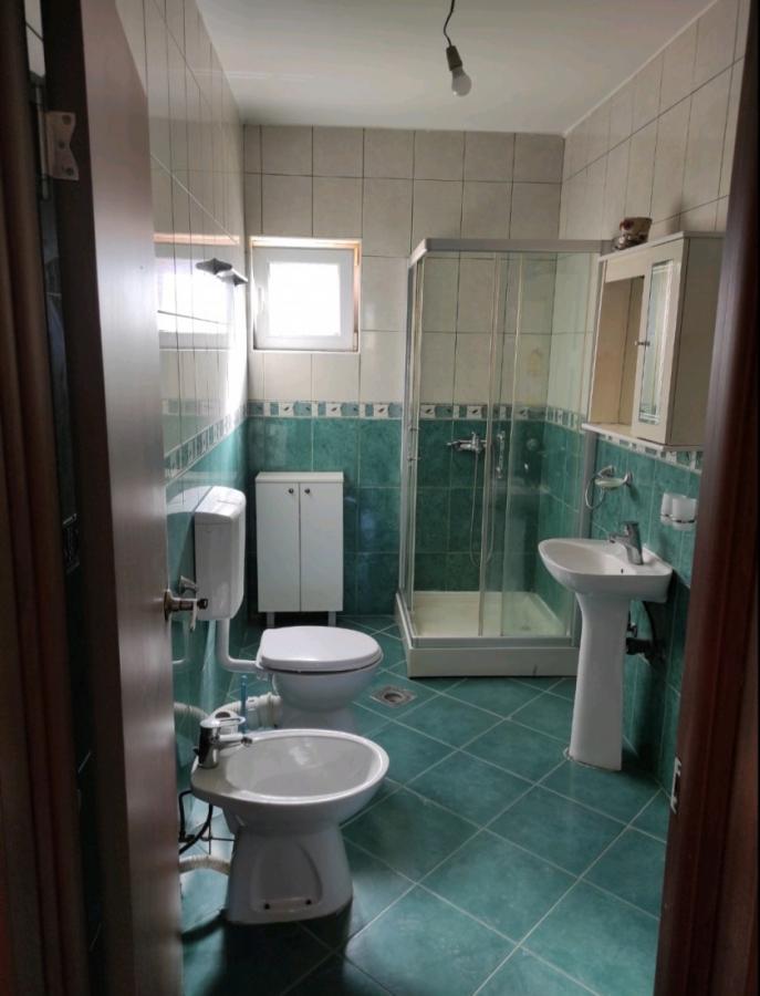 Spacious Three-Bedroom Apartment in Seljanovo, Tivat. 7