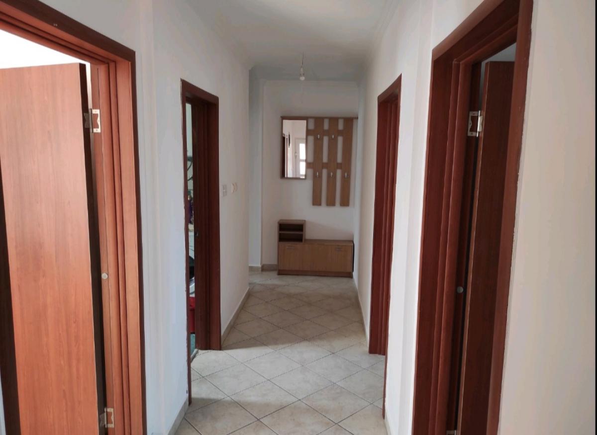 Spacious Three-Bedroom Apartment in Seljanovo, Tivat. 8