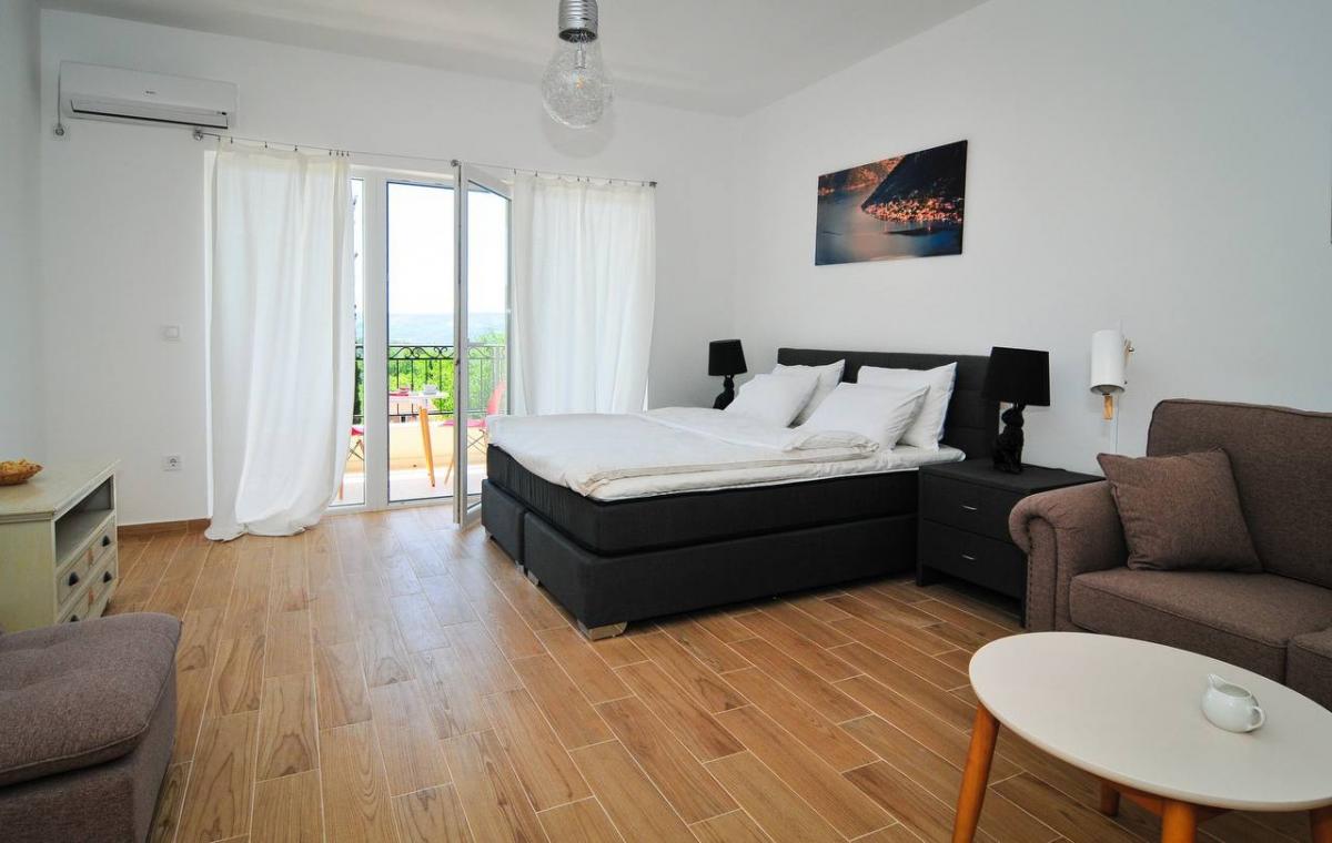 Dvosoban stan u Tivtu, 95m² 3