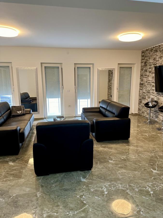 Četvorosoban stan u Tivtu, 250m² 7