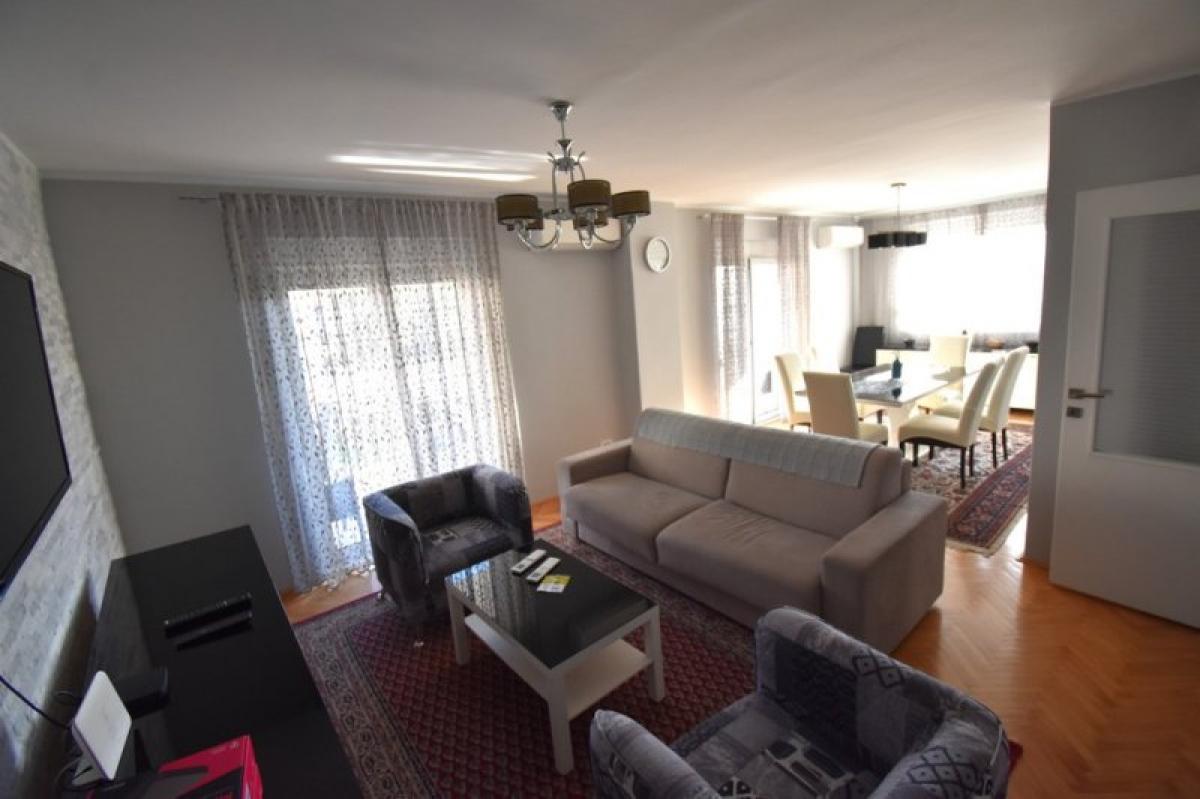 Dvosoban stan u Tivtu, 80m²