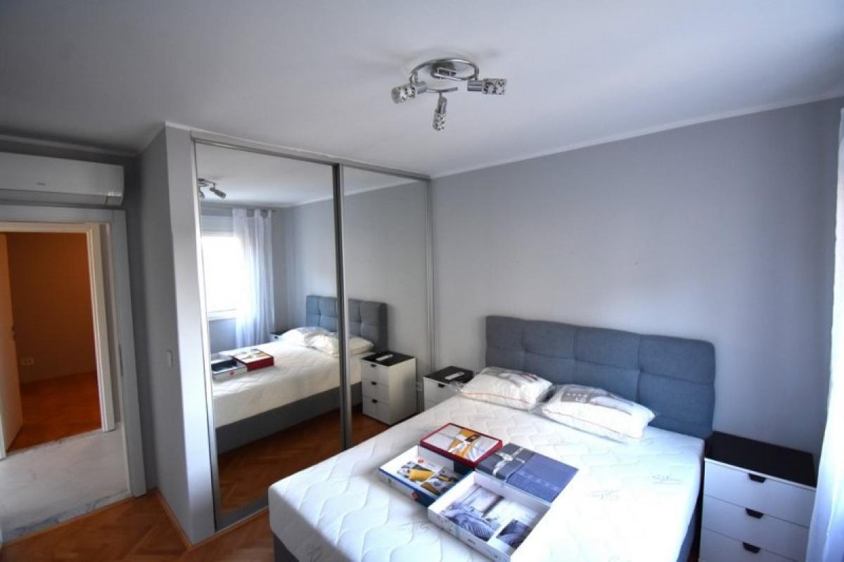 Dvosoban stan u Tivtu, 80m² 2