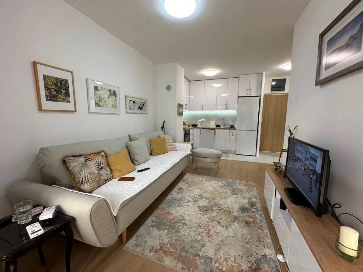 One bedroom apartment, Budva 4