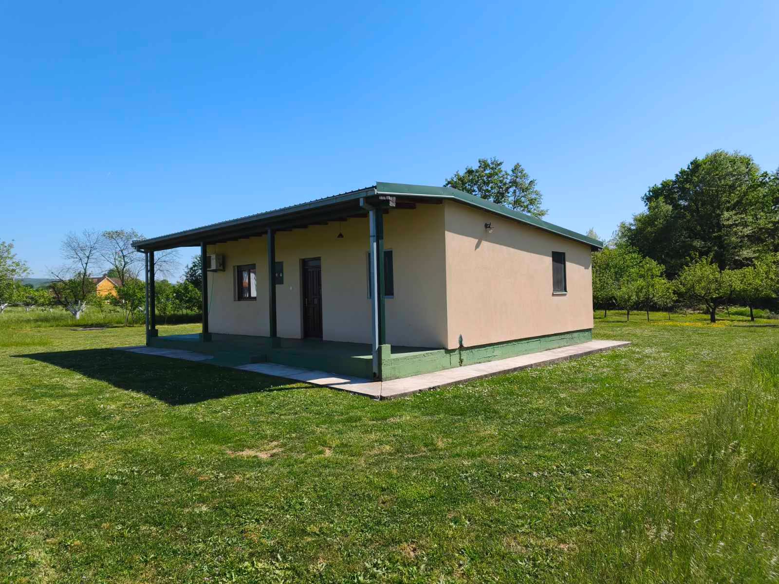 Kuća sa 10.000 m2 zemljišta, voćnjakom i šumom – Danilovgrad — 2