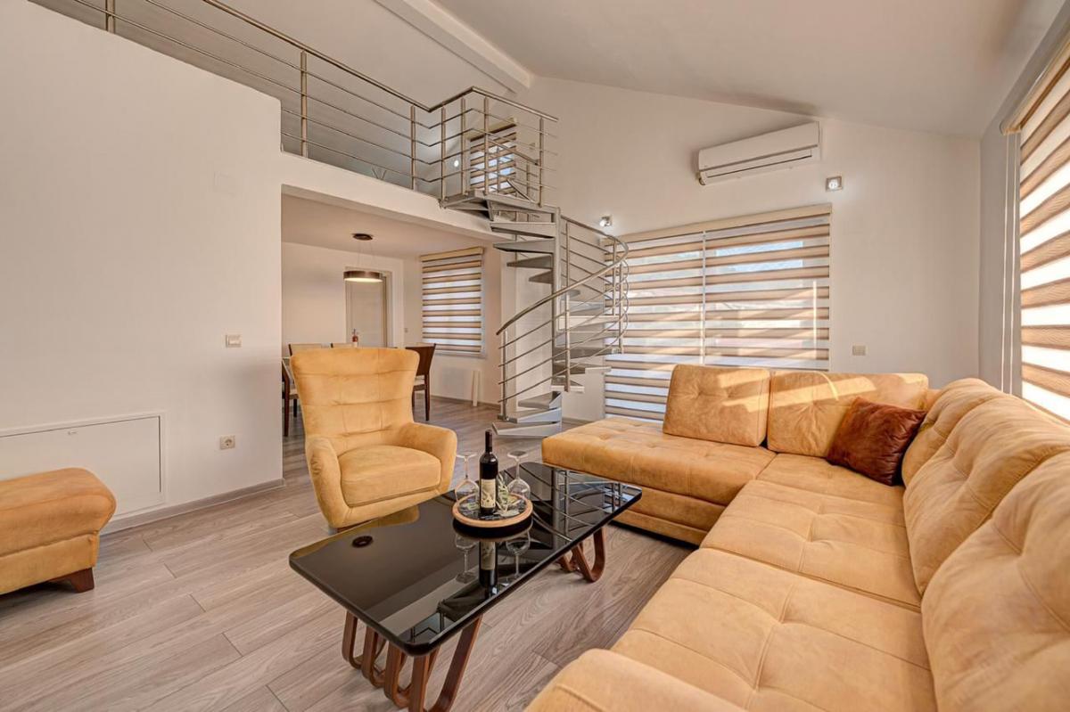 Trosoban stan u Tivtu, 150m²