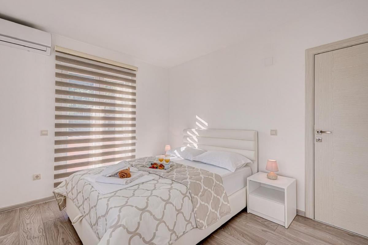 Trosoban stan u Tivtu, 150m² 4