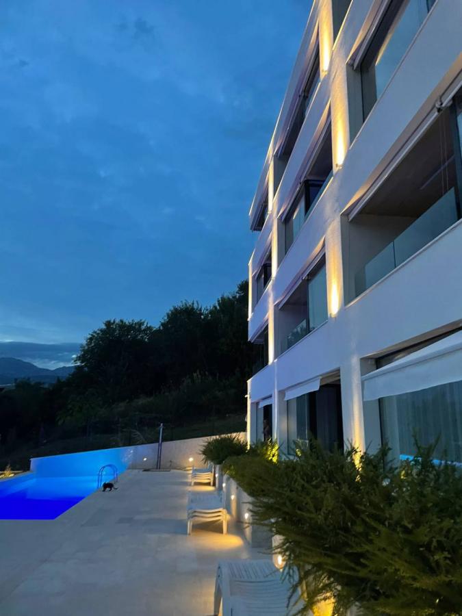 Rent of a two-bedroom penthouse in Tivat 10
