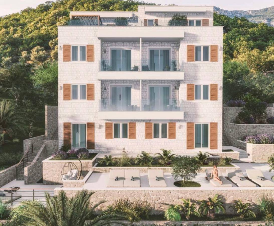 Nekretnina u Tivtu, 960m²