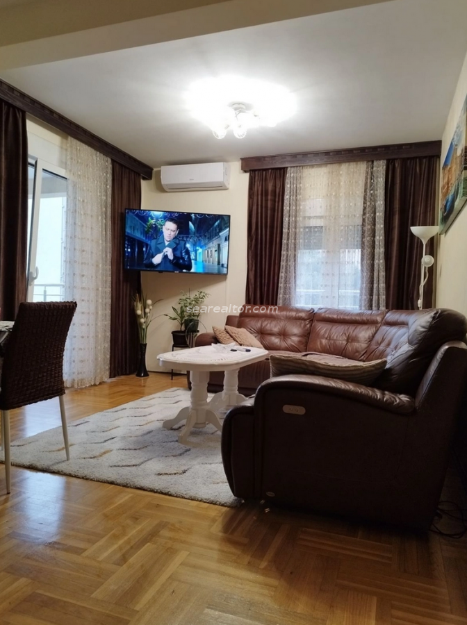 Trosoban stan u Budvi, 71m²
