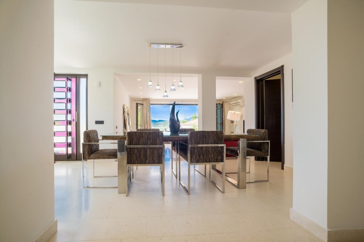 For sale is a recently renovated, stylishly designed villa 8