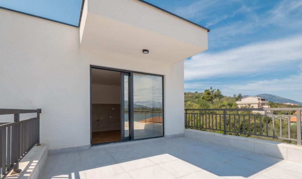 Dvoiposoban stan u Tivtu, 97m² 11