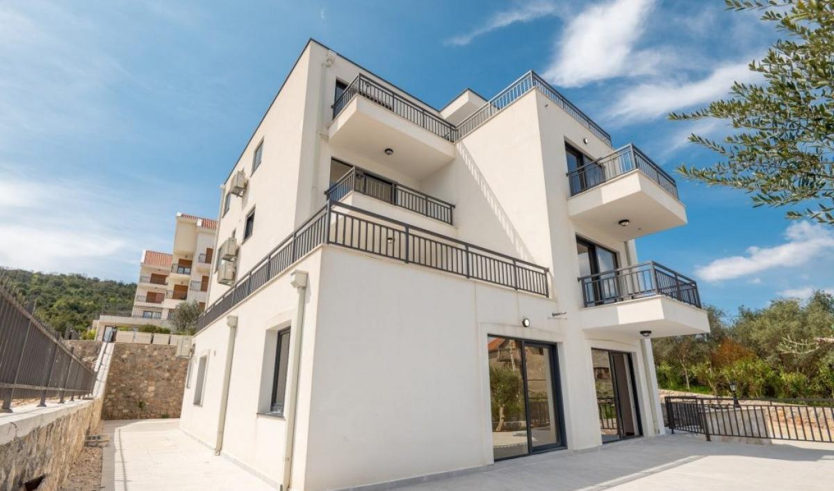 Dvoiposoban stan u Tivtu, 97m² 10