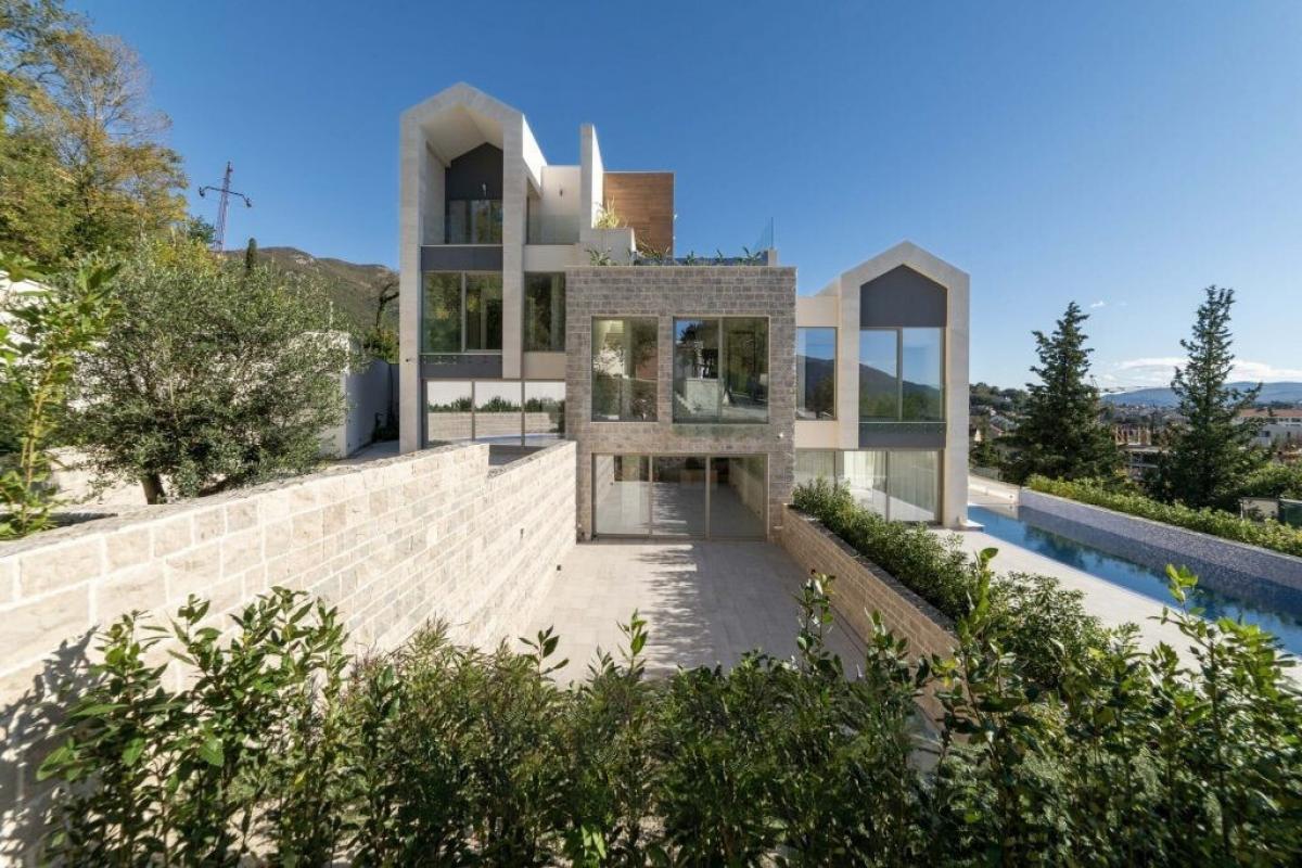 Dvoiposoban stan u Tivtu, 190m² 14