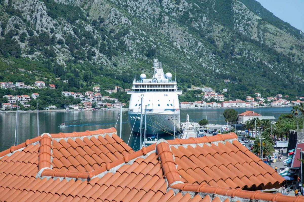 For rent two-floor apartment-Kotor 8