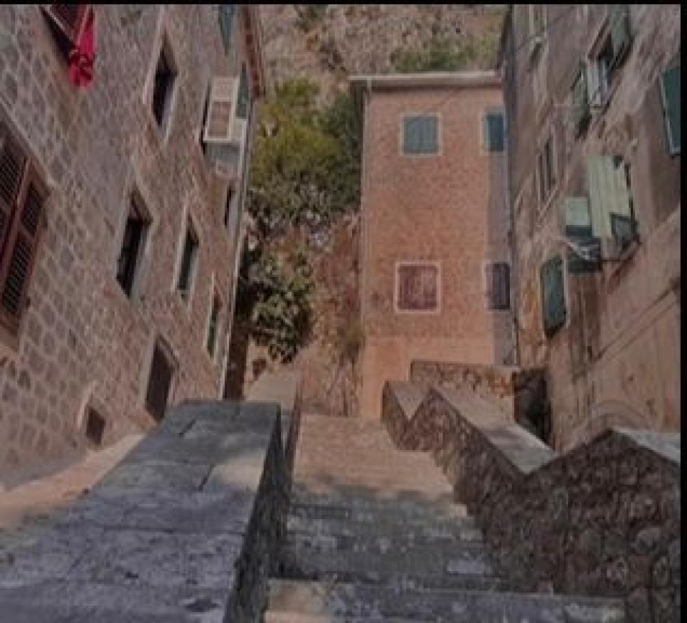 For rent two-floor apartment-Kotor 9