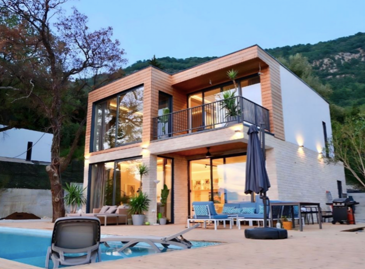 Višesoban stan u Tivtu, 236m²