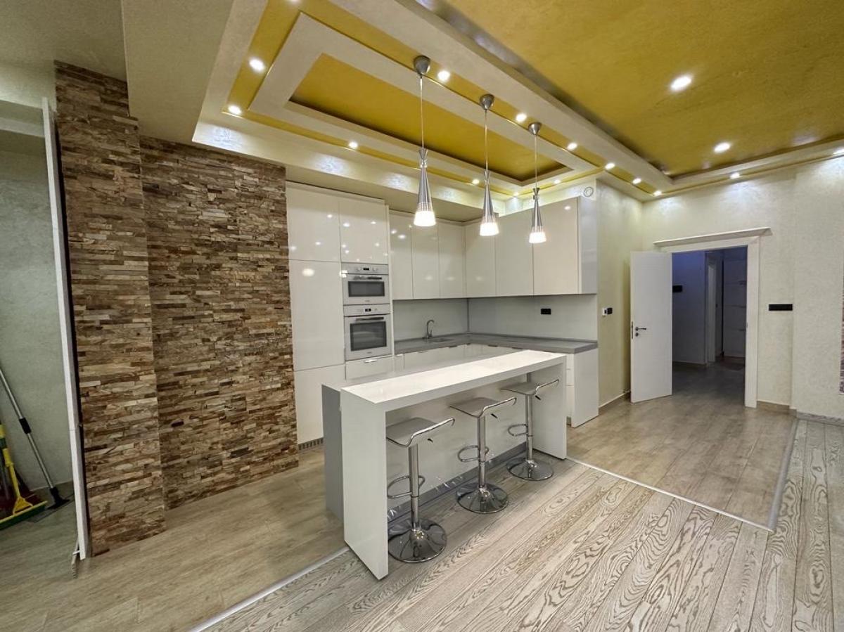 For sale: luxurious penthouse, 162 m², Budva 2