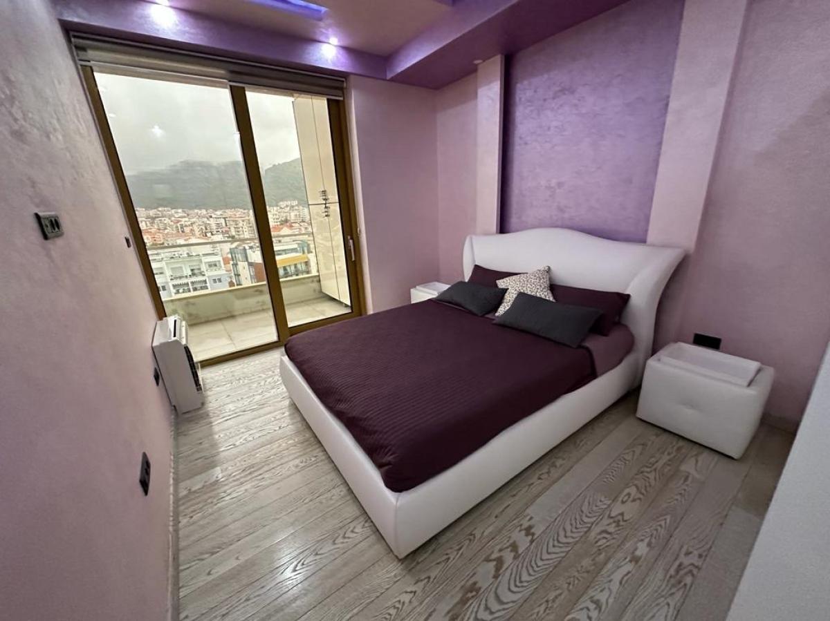 For sale: luxurious penthouse, 162 m², Budva 32