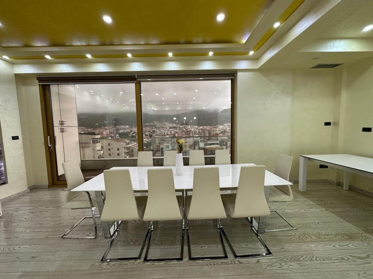 For sale: luxurious penthouse, 162 m², Budva 7