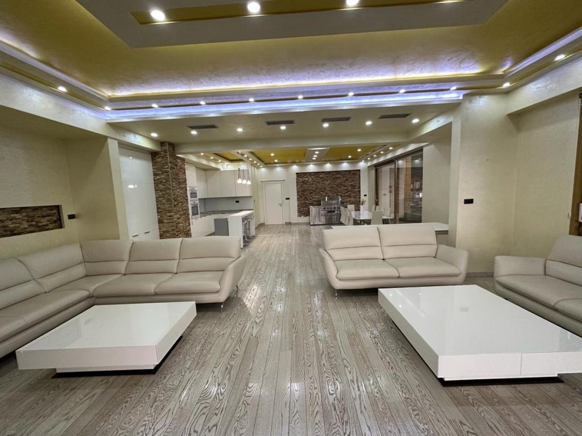 Stan u Budvi, 162m² 14