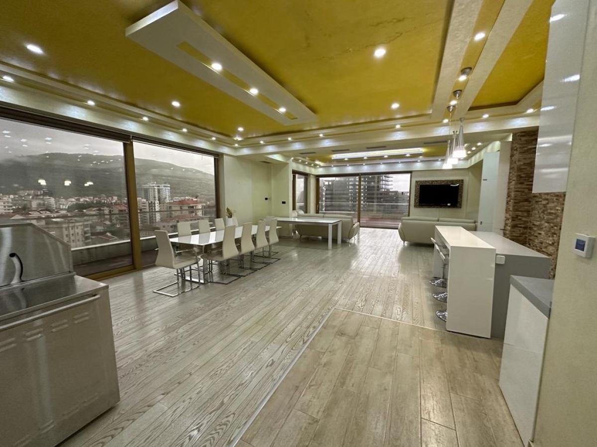 Stan u Budvi, 162m² 4