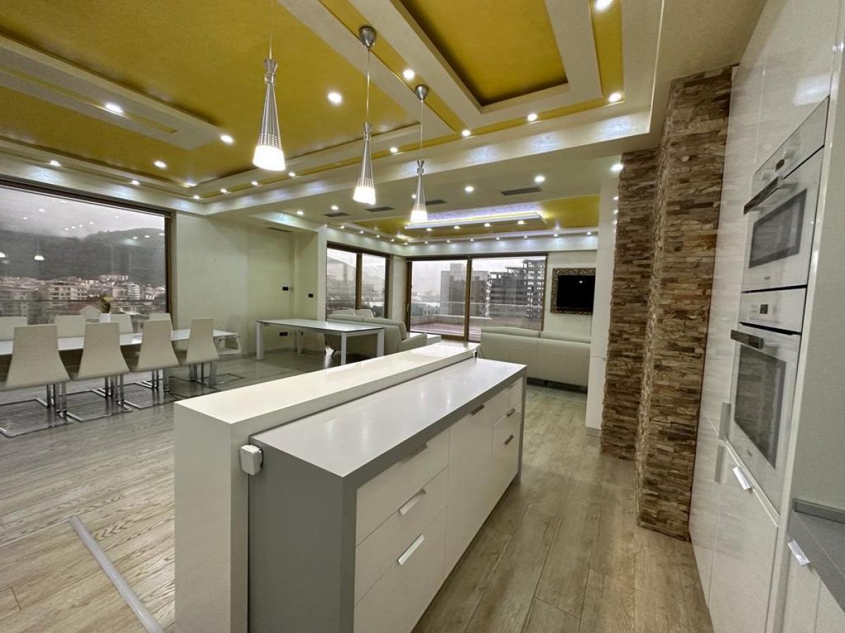 Stan u Budvi, 162m² 8