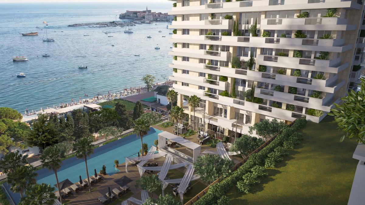Luxury hotel with 212 residences, 144 rooms, and prime location near beach & city center 5