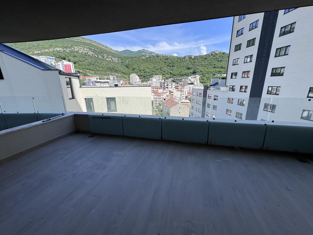Apartment with 1 bedroom with mountain views on the first line to the sea in Rafailovici 3