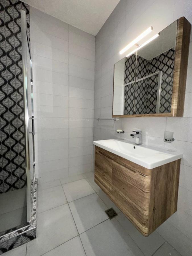 2 bedroom apartment with sea view in Becici, 70m2 11